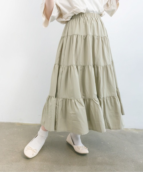 nemne store(ネンネストア)の「風にゆられるティアードロングスカート(スカート・レディース・グレー/カーキ/アイボリー・フリー)」の3枚目の写真
