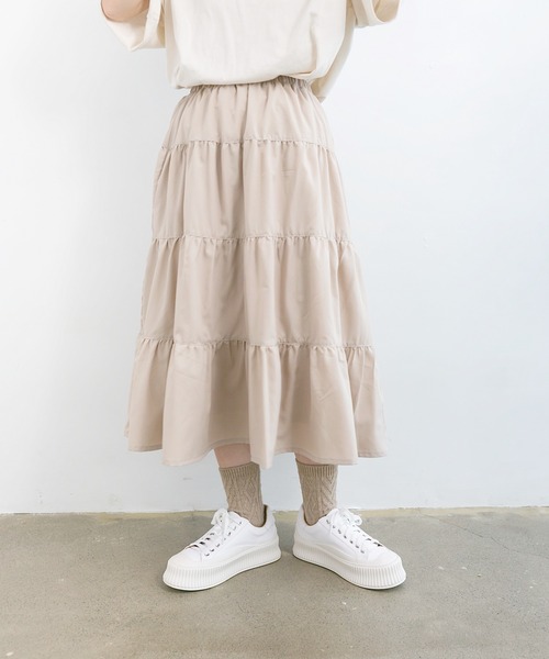 nemne store(ネンネストア)の「風にゆられるティアードロングスカート(スカート・レディース・グレー/カーキ/アイボリー・フリー)」の4枚目の写真