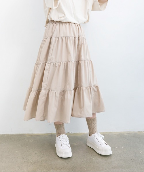 nemne store(ネンネストア)の「風にゆられるティアードロングスカート(スカート・レディース・グレー/カーキ/アイボリー・フリー)」の5枚目の写真
