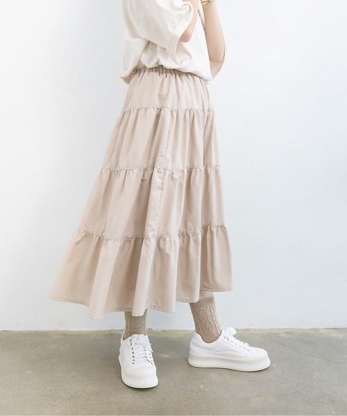 nemne store(ネンネストア)の「風にゆられるティアードロングスカート(スカート・レディース・グレー/カーキ/アイボリー・フリー)」の6枚目の写真
