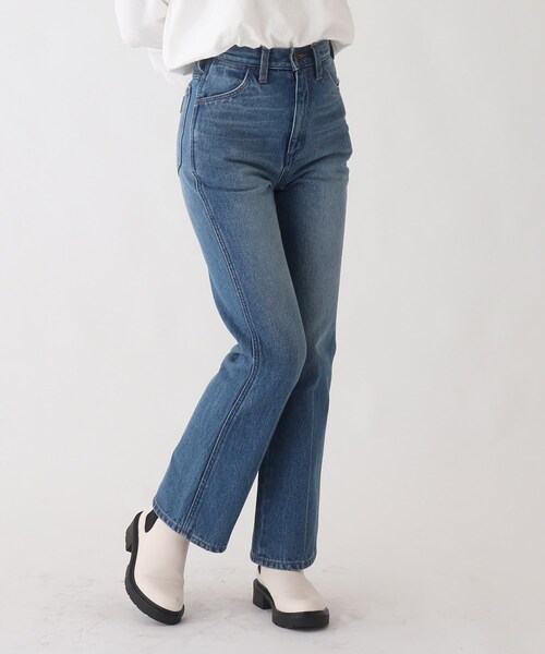 AG by aquagirl（エージーバイアクアガール）の「◆WRANGLER フレアデニムパンツ（デニムパンツ・レディース・グレー系その他/ブルー・38/36）」の2枚目の写真