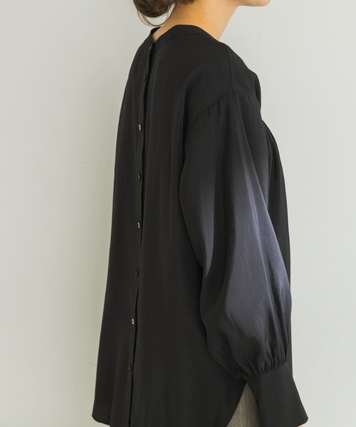 URBAN RESEARCH（アーバンリサーチ）の「前後2wayギャザーブラウス（Tシャツ/カットソー・レディース・オフホワイト/ブラック・FREE）」の6枚目の写真