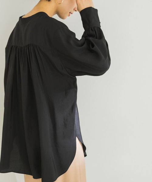 URBAN RESEARCH（アーバンリサーチ）の「前後2wayギャザーブラウス（Tシャツ/カットソー・レディース・オフホワイト/ブラック・FREE）」の13枚目の写真