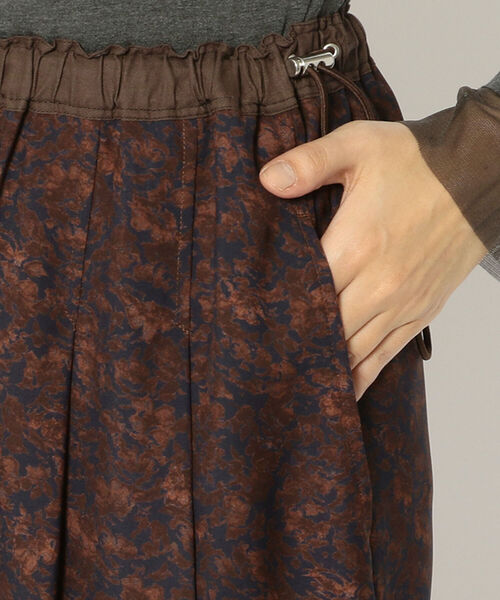 EARIH(アーリ)の「EARIH(アーリ)FLOWER PRINT WIDE PANTS/PD2006(その他パンツ・レディース・ブラウン・38)」の8枚目の写真