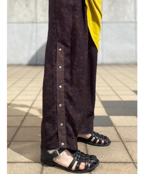 EARIH(アーリ)の「EARIH(アーリ)FLOWER PRINT WIDE PANTS/PD2006(その他パンツ・レディース・ブラウン・38)」の13枚目の写真