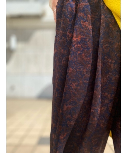 EARIH(アーリ)の「EARIH(アーリ)FLOWER PRINT WIDE PANTS/PD2006(その他パンツ・レディース・ブラウン・38)」の11枚目の写真