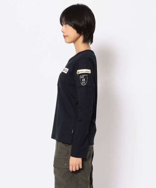 AVIREX(アヴィレックス)の「【WEB限定】ウィメンズ 長袖 Vネック ファティーグ Tシャツ / Women's LONGSLEEVE V-NECK FATIGUE T-SHIRT / アヴィレックス / AVIREX(Tシャツ/カットソー・レディース・ブラック/ホワイト/ネイビー/Black・LARGE/MEDIUM/SMALL)」の6枚目の写真
