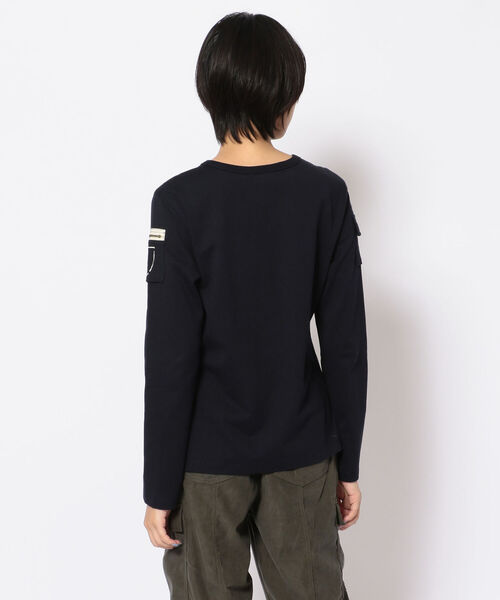 AVIREX(アヴィレックス)の「【WEB限定】ウィメンズ 長袖 Vネック ファティーグ Tシャツ / Women's LONGSLEEVE V-NECK FATIGUE T-SHIRT / アヴィレックス / AVIREX(Tシャツ/カットソー・レディース・ブラック/ホワイト/ネイビー/Black・LARGE/MEDIUM/SMALL)」の5枚目の写真