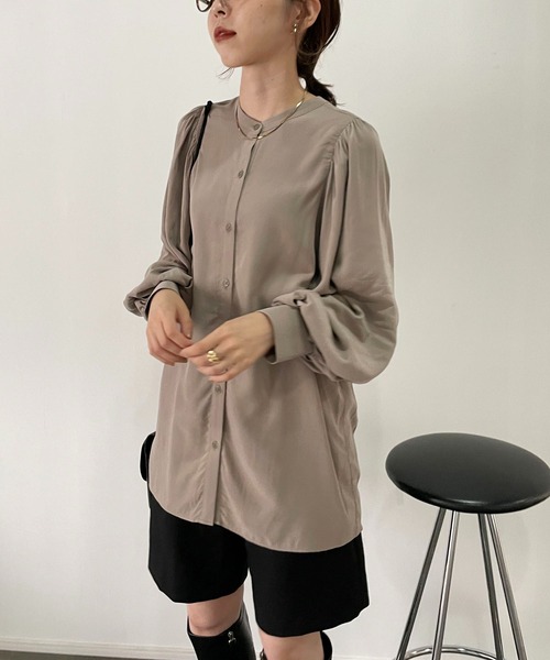 CAPRICIEUX LE'MAGE（カプリシューレマージュ）の「テンセル2WAYパフシャツ（シャツ/ブラウス・レディース・ホワイト/ブラック/グレイッシュベージュ・FREE）」の17枚目の写真