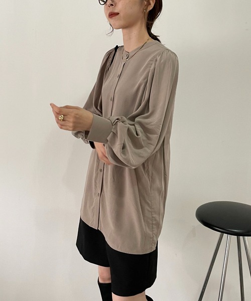 CAPRICIEUX LE'MAGE（カプリシューレマージュ）の「テンセル2WAYパフシャツ（シャツ/ブラウス・レディース・ホワイト/ブラック/グレイッシュベージュ・FREE）」の5枚目の写真