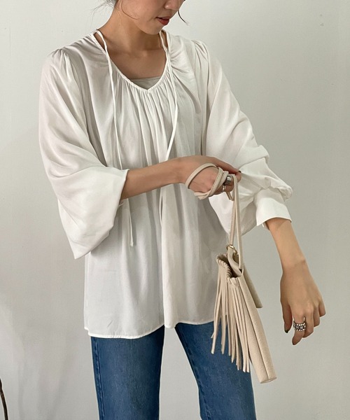 CAPRICIEUX LE'MAGE（カプリシューレマージュ）の「テンセル2WAYパフシャツ（シャツ/ブラウス・レディース・ホワイト/ブラック/グレイッシュベージュ・FREE）」の8枚目の写真