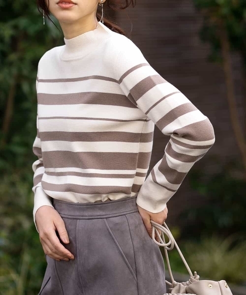 a.v.v(アーヴェヴェ)の「【洗濯機で洗える】ハイネックニットプルオーバー(ニット/セーター・レディース・レッド/クリーム/ネイビー/アイボリー/モカ/ブラック・34/38/36/40/42)」の4枚目の写真