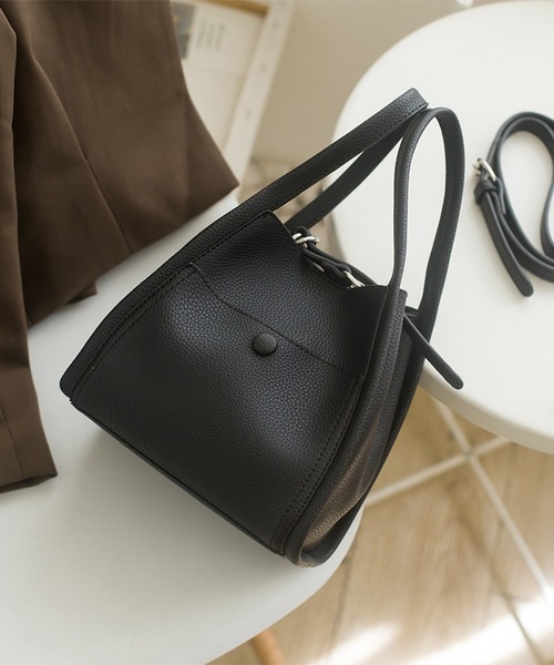 me+em select（ミームセレクト）の「【 ポーチ付き 】4wayフェイクレザースクエアバッグ（ショルダーストラップ付属）（ショルダーバッグ・レディース・ブラック/ベージュ/ブラウン/カーキ/ブルー・FREE）」の3枚目の写真