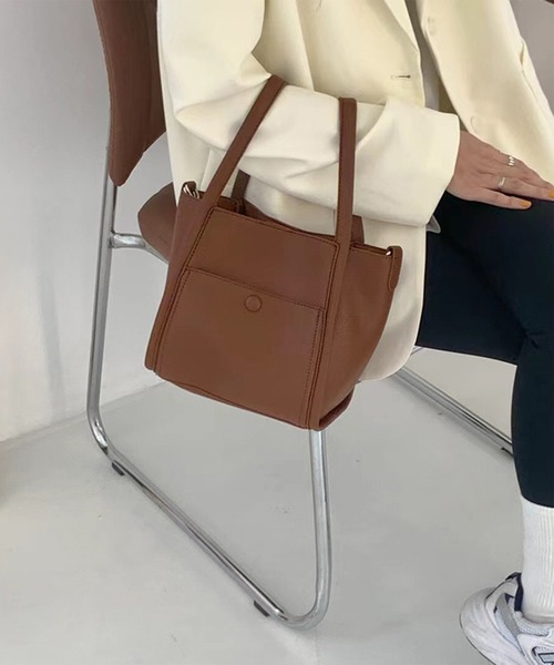 me+em select（ミームセレクト）の「【 ポーチ付き 】4wayフェイクレザースクエアバッグ（ショルダーストラップ付属）（ショルダーバッグ・レディース・ブラック/ベージュ/ブラウン/カーキ/ブルー・FREE）」の21枚目の写真