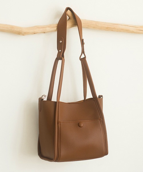 me+em select（ミームセレクト）の「【 ポーチ付き 】4wayフェイクレザースクエアバッグ（ショルダーストラップ付属）（ショルダーバッグ・レディース・ブラック/ベージュ/ブラウン/カーキ/ブルー・FREE）」の7枚目の写真