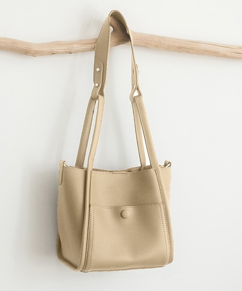 me+em select（ミームセレクト）の「【 ポーチ付き 】4wayフェイクレザースクエアバッグ（ショルダーストラップ付属）（ショルダーバッグ・レディース・ブラック/ベージュ/ブラウン/カーキ/ブルー・FREE）」の10枚目の写真