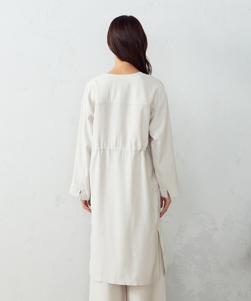 COMME CA ISM(コムサイズム)の「★TVドラマ着用商品★ 【2WAY】ノーカラーコート チュニックワンピース(ノーカラーコート・レディース・ネイビー/グレイッシュベージュ・MEDIUM/LARGE)」の11枚目の写真