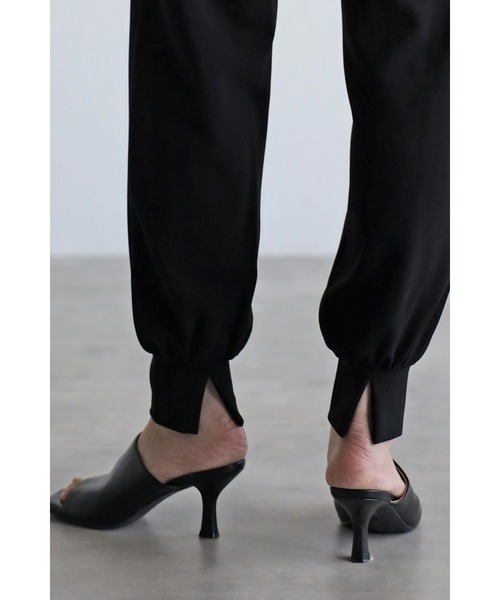 Bonjour Sagan（ボンジュールサガン）の「裾スリットジャージライクジョガーパンツ（その他パンツ・レディース・ブラック/ホワイト・FREE）」の19枚目の写真