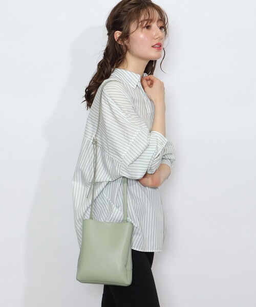 SHOO・LA・RUE(シューラルー)の「◆ふわっとかるい3層ショルダー(ショルダーバッグ・レディース・ブラック/ライトグリーン/ナチュラル/ブラウン系その他7・00)」の12枚目の写真