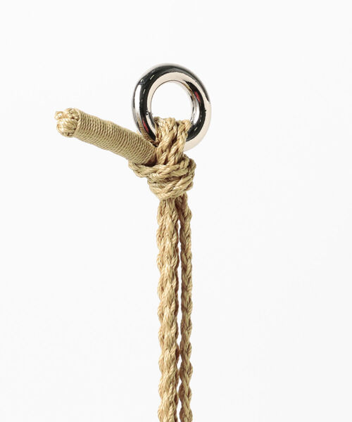 TOFF&LOADSTONE（トフアンドロードストーン）の「TOFF & LOADSTONE × BEAMS F / 別注 ドローストリング ショルダーバッグ（かごバッグ・メンズ・ベージュ・ONE SIZE）」の4枚目の写真