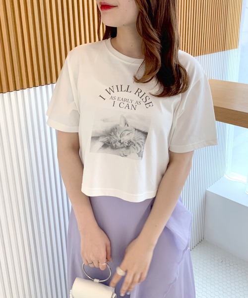 OLIVE des OLIVE（オリーブデオリーブ）の「コンパクトＴシャツ（Tシャツ/カットソー・レディース・オフホワイト/ピンク/オレンジ/ブラック・FREE）」の2枚目の写真