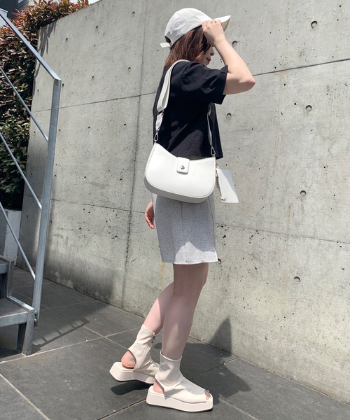 OLIVE des OLIVE（オリーブデオリーブ）の「コンパクトＴシャツ（Tシャツ/カットソー・レディース・オフホワイト/ピンク/オレンジ/ブラック・FREE）」の6枚目の写真