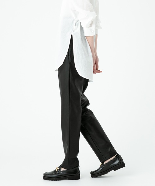 allureville（アルアバイル）の「フェイクレザーテーパードパンツ（その他パンツ・レディース・ブラック/キャメル・1/2）」の21枚目の写真