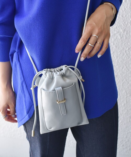 SHIPS（シップス）の「*スマホ ポケット ショルダー◆（ショルダーバッグ・レディース・ライトグレー/ブラック/ネイビー/ピンク/グリーン/ブラック系/ライトグリーン/チャコールグレー・ONE SIZE）」の4枚目の写真