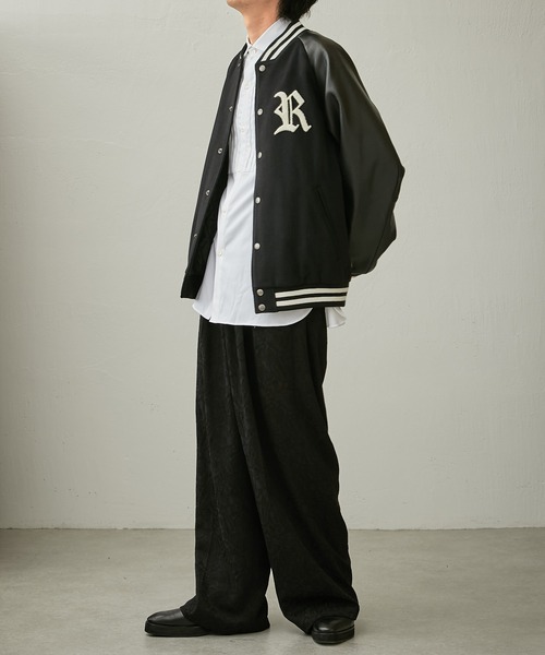 Lui's(ルイス)の「“R”ロゴ ヴァーシティージャケット/スタジャン(メルトン×レザー)(ブルゾン・メンズ・ブラック・SMALL/MEDIUM)」の2枚目の写真