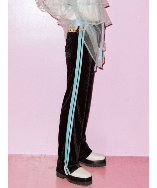 jouetie（ジュエティ）の「ベロアラインフレアパンツ（その他パンツ・レディース・ブラック/ピンク/ブルー・MEDIUM）」の2枚目の写真