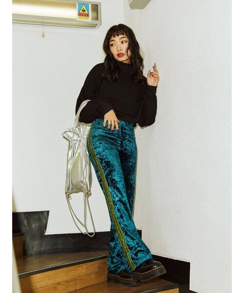 jouetie（ジュエティ）の「ベロアラインフレアパンツ（その他パンツ・レディース・ブラック/ピンク/ブルー・MEDIUM）」の15枚目の写真