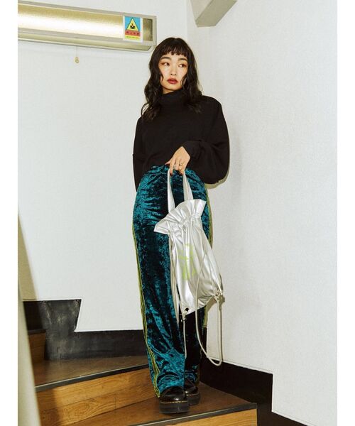 jouetie（ジュエティ）の「ベロアラインフレアパンツ（その他パンツ・レディース・ブラック/ピンク/ブルー・MEDIUM）」の7枚目の写真