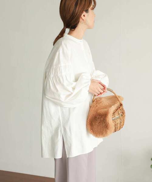 URBAN RESEARCH DOORS（アーバンリサーチドアーズ）の「ギャザースリーブブラウス（シャツ/ブラウス・レディース・オフホワイト/ブラック/ベージュ・MEDIUM）」の8枚目の写真