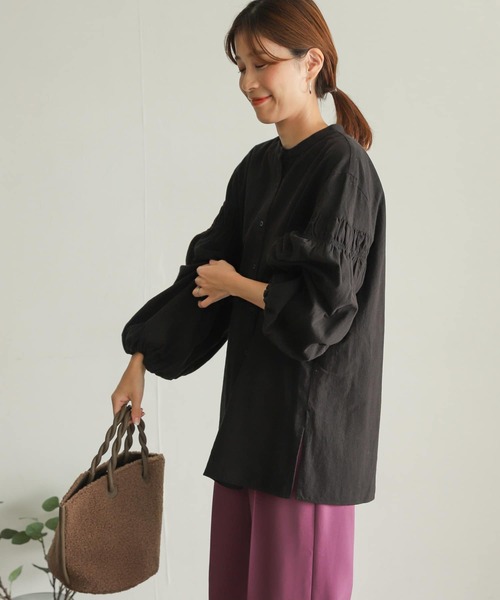 URBAN RESEARCH DOORS（アーバンリサーチドアーズ）の「ギャザースリーブブラウス（シャツ/ブラウス・レディース・オフホワイト/ブラック/ベージュ・MEDIUM）」の16枚目の写真