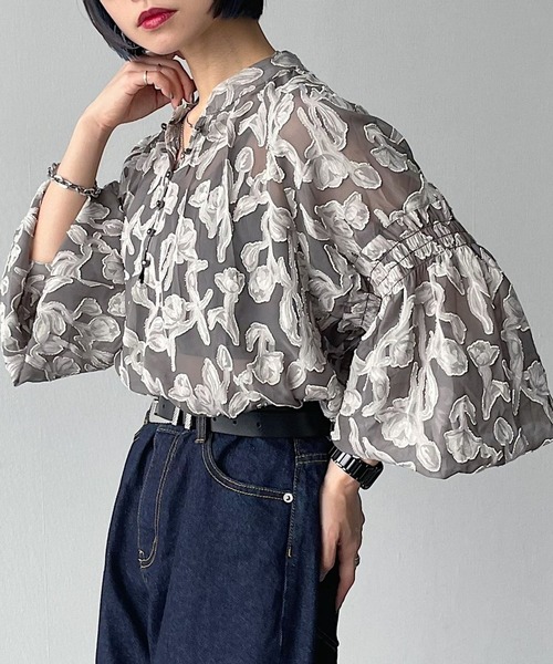 PAGEBOY（ページボーイ）の「ソフトレースジャガードブラウス（シャツ/ブラウス・レディース・ブラック/オフホワイト/グレイッシュベージュ・FREE）」の3枚目の写真