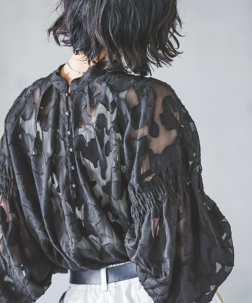 PAGEBOY（ページボーイ）の「ソフトレースジャガードブラウス（シャツ/ブラウス・レディース・ブラック/オフホワイト/グレイッシュベージュ・FREE）」の11枚目の写真