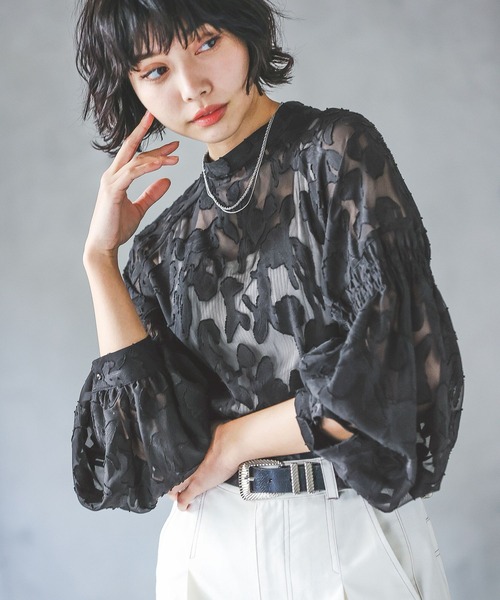PAGEBOY（ページボーイ）の「ソフトレースジャガードブラウス（シャツ/ブラウス・レディース・ブラック/オフホワイト/グレイッシュベージュ・FREE）」の12枚目の写真