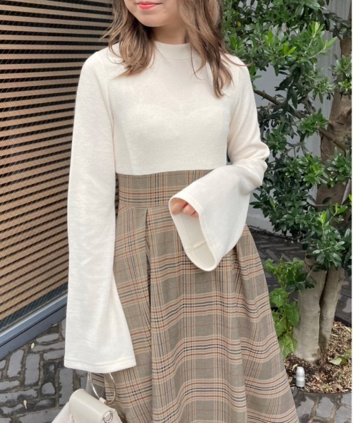 OLIVE des OLIVE（オリーブデオリーブ）の「ドッキングフレアワンピース（ワンピース・レディース・トップグレー/アイボリー/ブラック・FREE）」の6枚目の写真