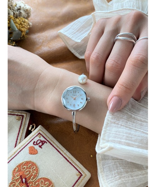 Three Four Time（ｽﾘｰﾌｫｰﾀｲﾑ）の「ツイストバングルウォッチ　/　時計（アナログ腕時計・レディース・シルバー/ピンクゴールド・FREE）」の8枚目の写真