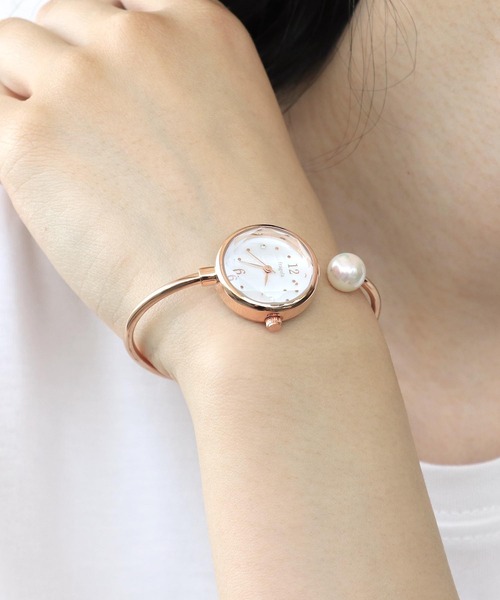 Three Four Time（ｽﾘｰﾌｫｰﾀｲﾑ）の「ツイストバングルウォッチ　/　時計（アナログ腕時計・レディース・シルバー/ピンクゴールド・FREE）」の11枚目の写真