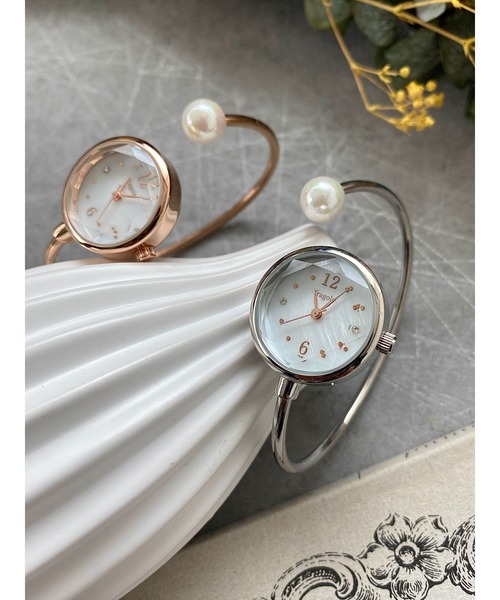 Three Four Time（ｽﾘｰﾌｫｰﾀｲﾑ）の「ツイストバングルウォッチ　/　時計（アナログ腕時計・レディース・シルバー/ピンクゴールド・FREE）」の13枚目の写真