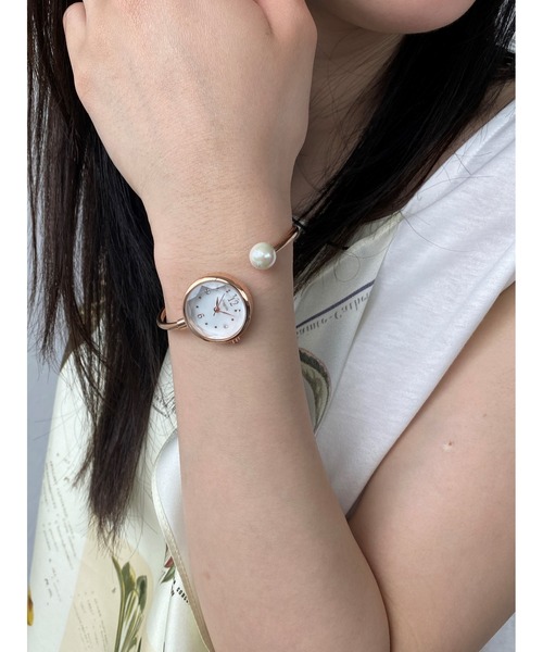 Three Four Time（ｽﾘｰﾌｫｰﾀｲﾑ）の「ツイストバングルウォッチ　/　時計（アナログ腕時計・レディース・シルバー/ピンクゴールド・FREE）」の9枚目の写真