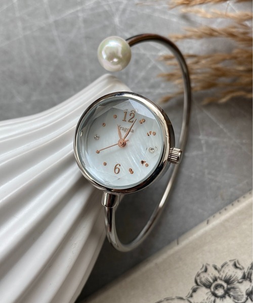 Three Four Time（ｽﾘｰﾌｫｰﾀｲﾑ）の「ツイストバングルウォッチ　/　時計（アナログ腕時計・レディース・シルバー/ピンクゴールド・FREE）」の16枚目の写真