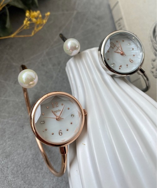 Three Four Time（ｽﾘｰﾌｫｰﾀｲﾑ）の「ツイストバングルウォッチ　/　時計（アナログ腕時計・レディース・シルバー/ピンクゴールド・FREE）」の15枚目の写真