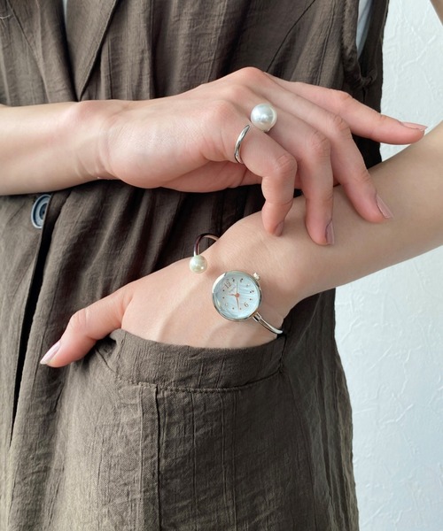 Three Four Time（ｽﾘｰﾌｫｰﾀｲﾑ）の「ツイストバングルウォッチ　/　時計（アナログ腕時計・レディース・シルバー/ピンクゴールド・FREE）」の21枚目の写真