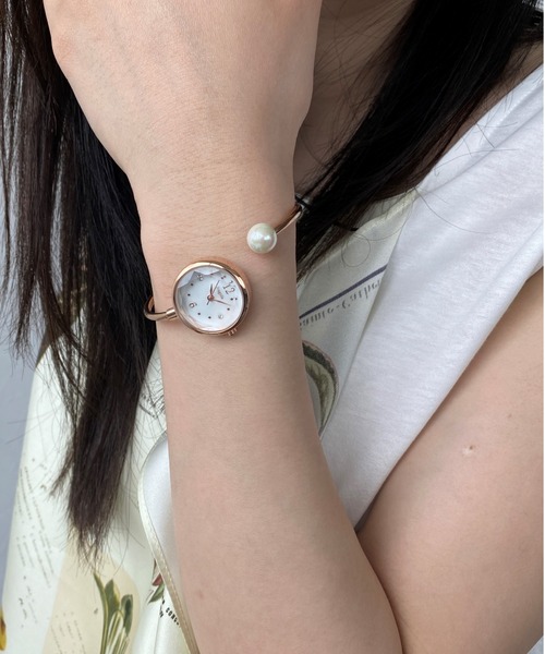 Three Four Time（ｽﾘｰﾌｫｰﾀｲﾑ）の「ツイストバングルウォッチ　/　時計（アナログ腕時計・レディース・シルバー/ピンクゴールド・FREE）」の19枚目の写真