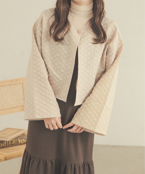 Ambre Neige（アンブルネージュ）の「花柄ジャガード袖スリットトップス／【WEB/EC限定商品】（Tシャツ/カットソー・レディース・アイボリー/ライトベージュ・FREE）」の2枚目の写真