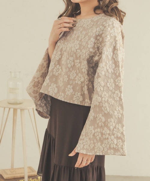 Ambre Neige（アンブルネージュ）の「花柄ジャガード袖スリットトップス／【WEB/EC限定商品】（Tシャツ/カットソー・レディース・アイボリー/ライトベージュ・FREE）」の12枚目の写真