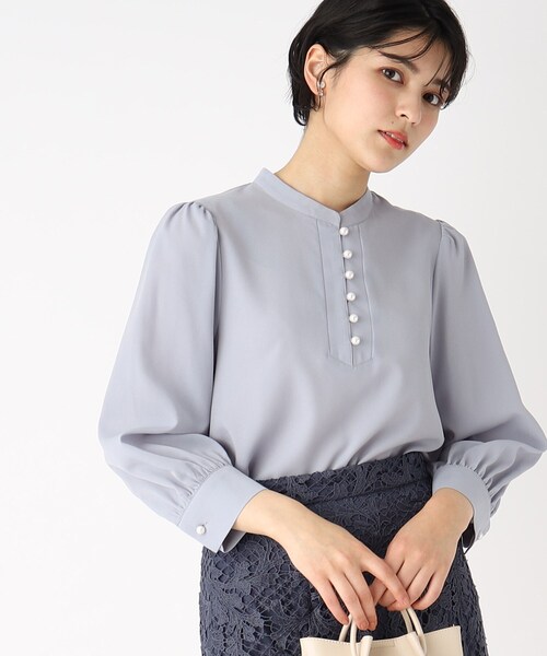 index（インデックス）の「◆2WAY パール調ボタンジョーゼットブラウス（シャツ/ブラウス・レディース・チャコールグレー/ライトベージュ/ライトブルー・36/38/40/42）」の3枚目の写真
