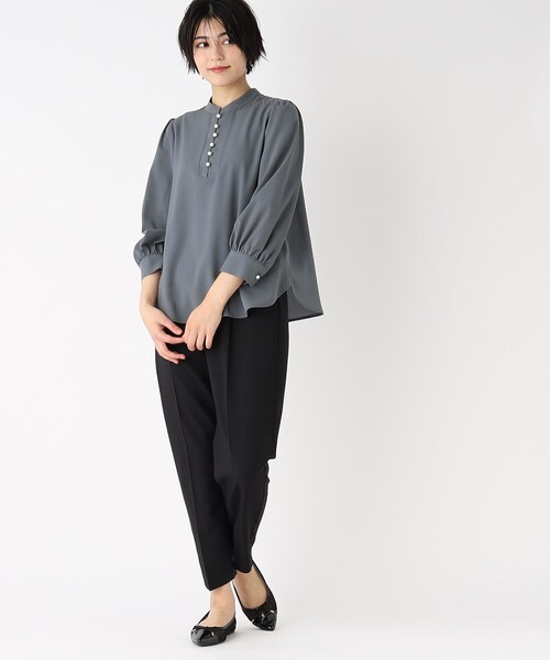 index（インデックス）の「◆2WAY パール調ボタンジョーゼットブラウス（シャツ/ブラウス・レディース・チャコールグレー/ライトベージュ/ライトブルー・36/38/40/42）」の10枚目の写真